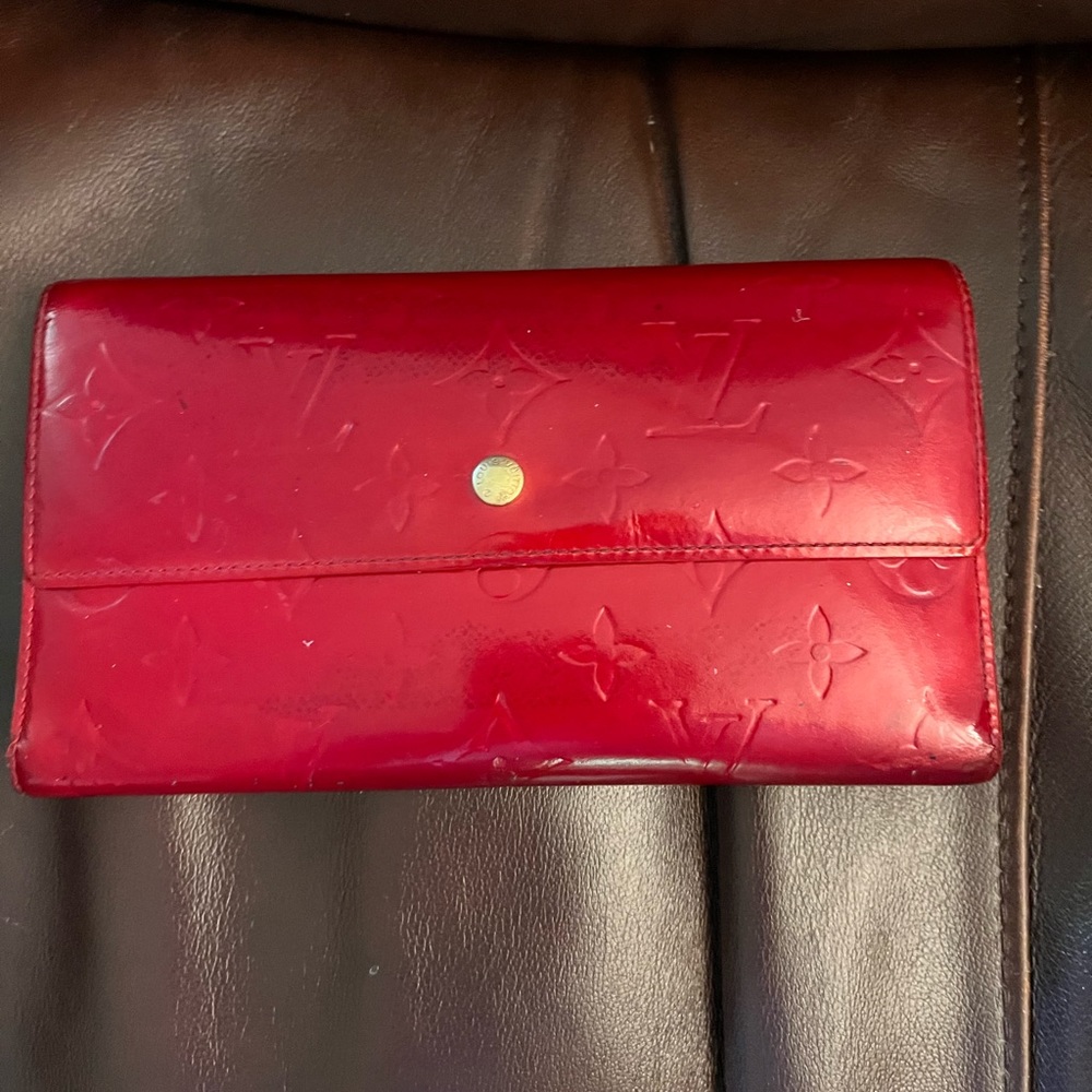 GUC Louis Vuitton red vernis long wallet